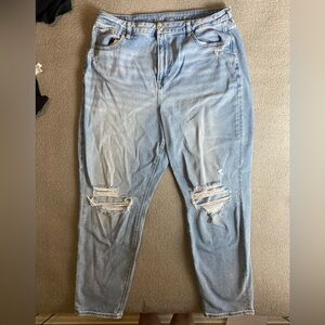 American Eagle Women’s Light Wash Denim Distressed Jeans- Baggy
